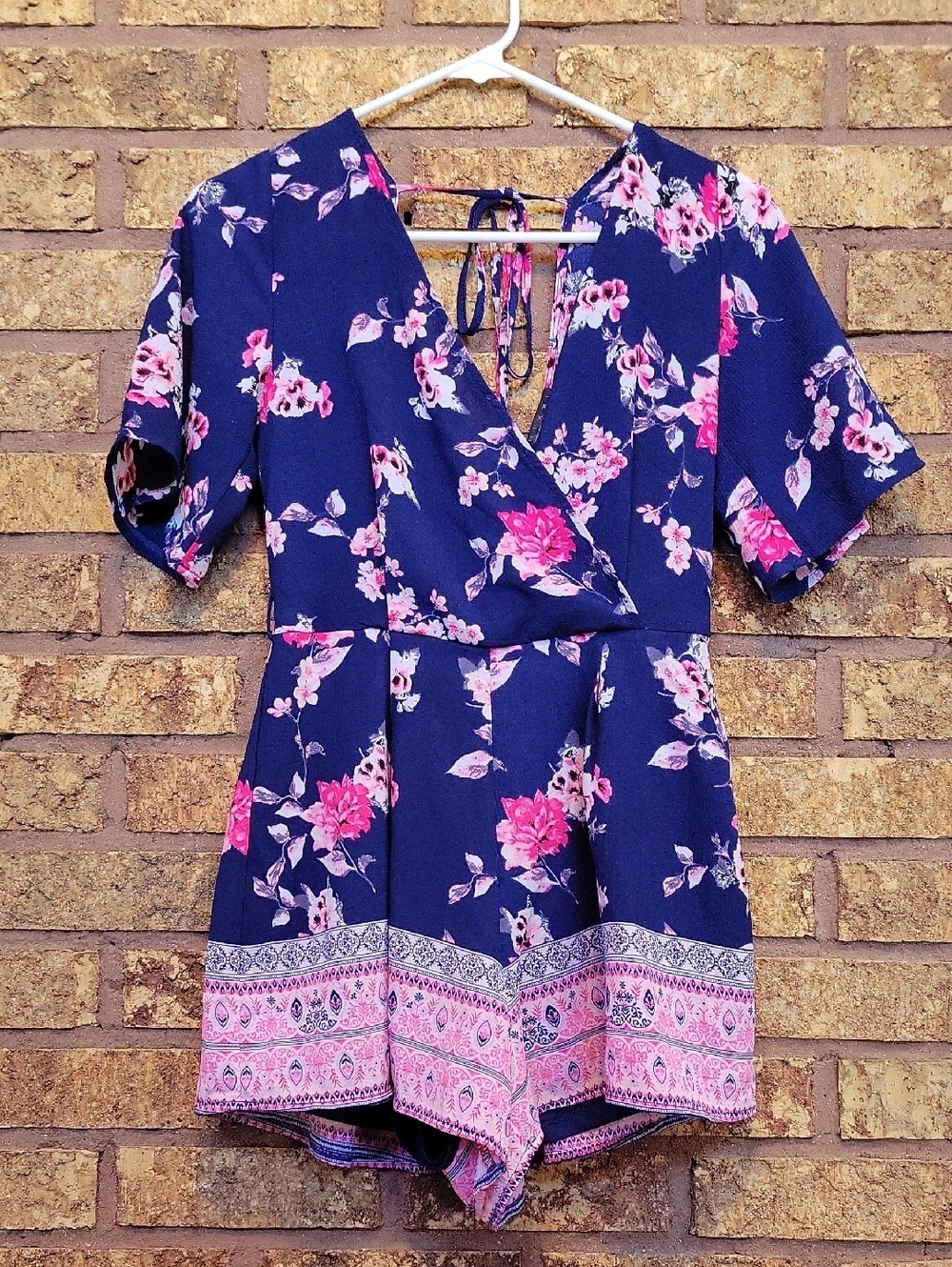 Trixxi Women's Floral Romper Size XS Summer Casual Open Back Tie Zipper